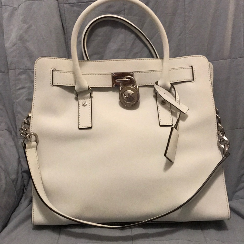 White Michael Kors Hamilton shoulder tote.